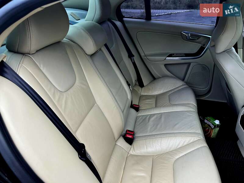 Седан Volvo S60 2012 в Ивано-Франковске