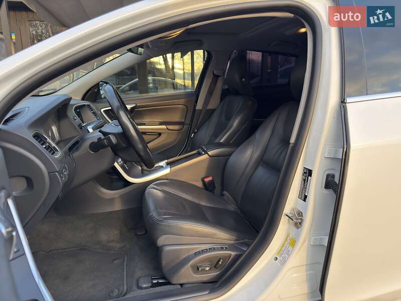 Седан Volvo S60 2016 в Киеве фото 17 Седан Volvo S60 2016 в Киеве