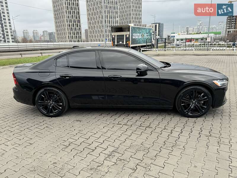Седан Volvo S60 2024 в Киеве