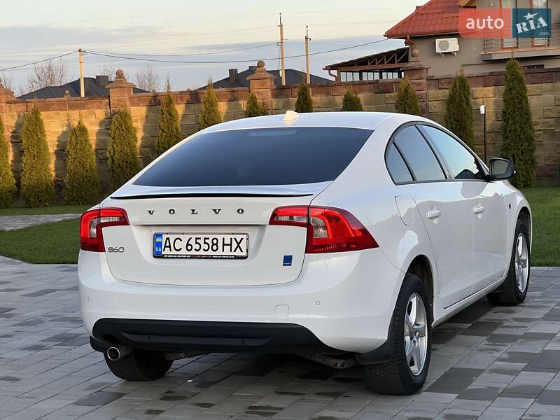 Седан Volvo S60 2015 в Луцке