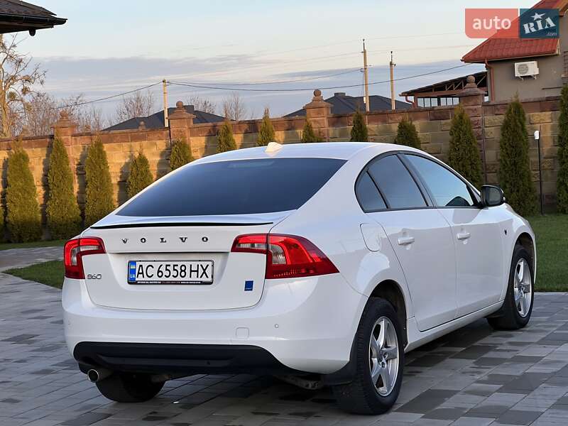 Седан Volvo S60 2015 в Луцке