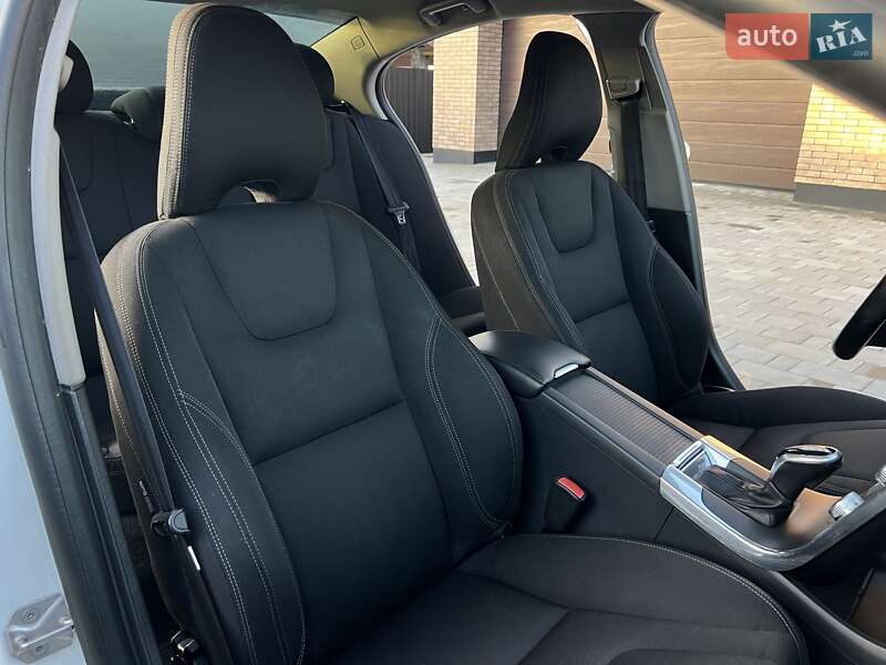 Седан Volvo S60 2015 в Луцке