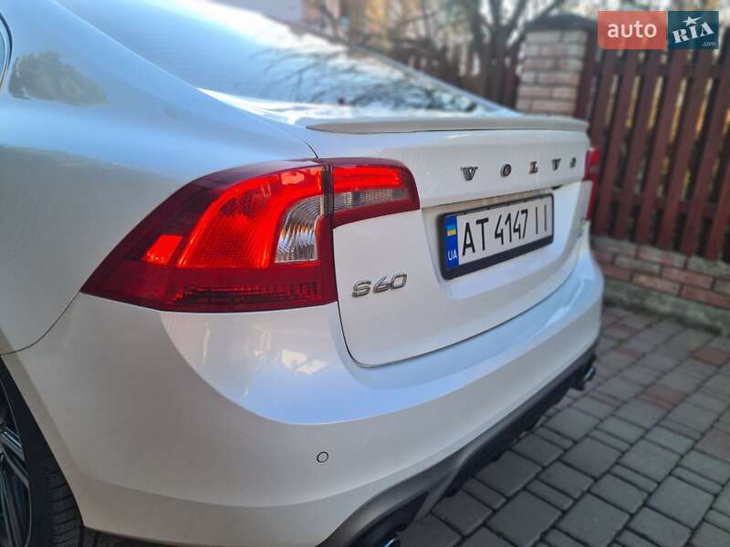 Седан Volvo S60 2015 в Ивано-Франковске