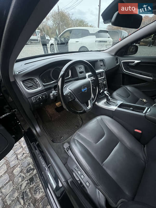 Седан Volvo S60 2014 в Львове