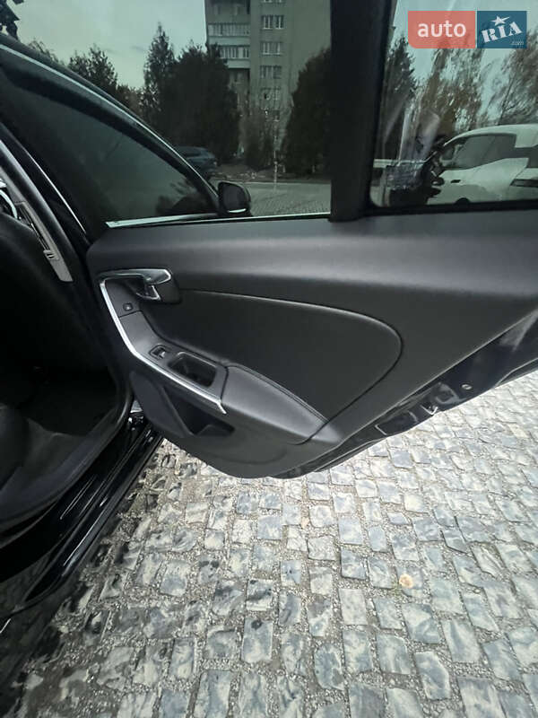 Седан Volvo S60 2014 в Львове