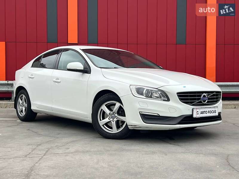 Седан Volvo S60 2015 в Киеве