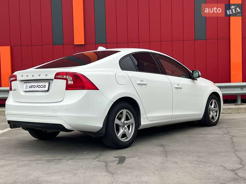 Седан Volvo S60 2015 в Киеве