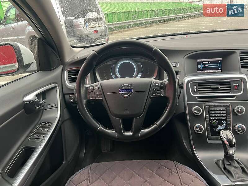 Седан Volvo S60 2015 в Киеве