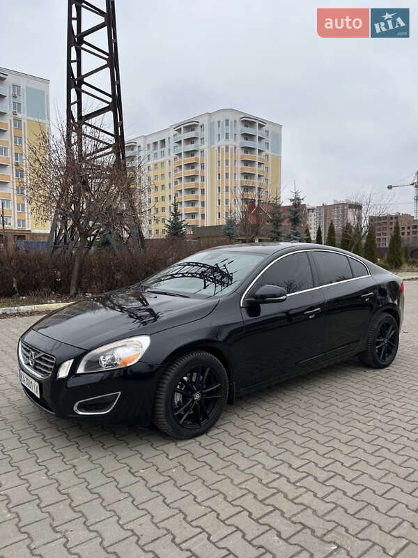 Седан Volvo S60 2012 в Киеве
