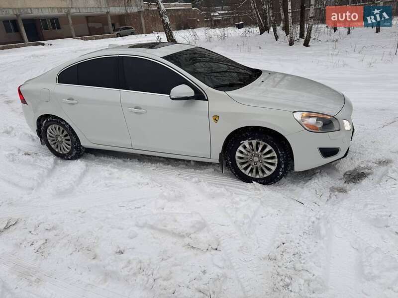 Седан Volvo S60 2013 в Новояворовске