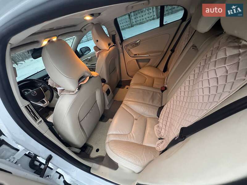 Седан Volvo S60 2013 в Новояворовске