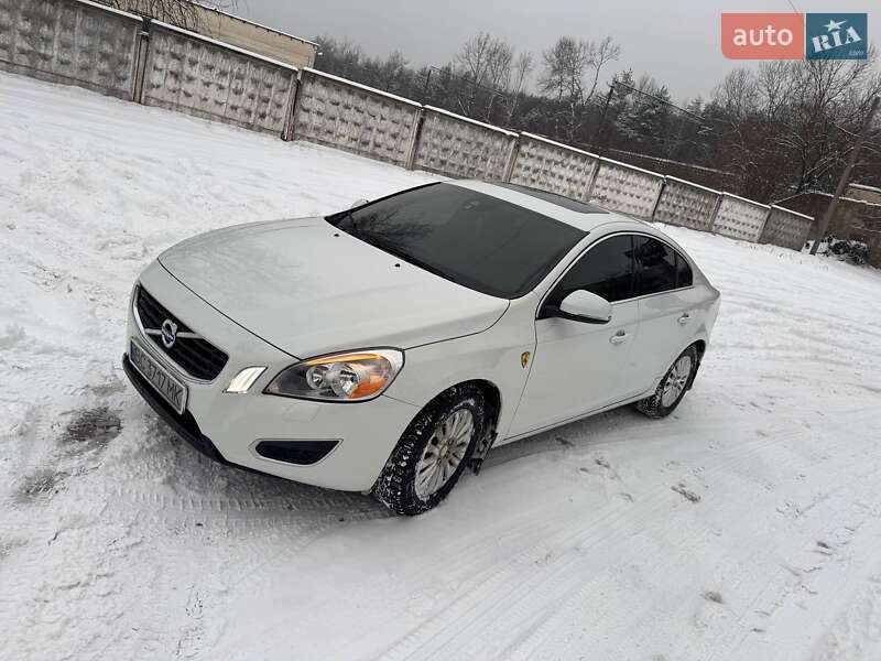 Седан Volvo S60 2013 в Новояворовске