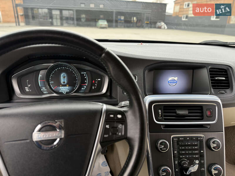 Седан Volvo S60 2014 в Нововолынске