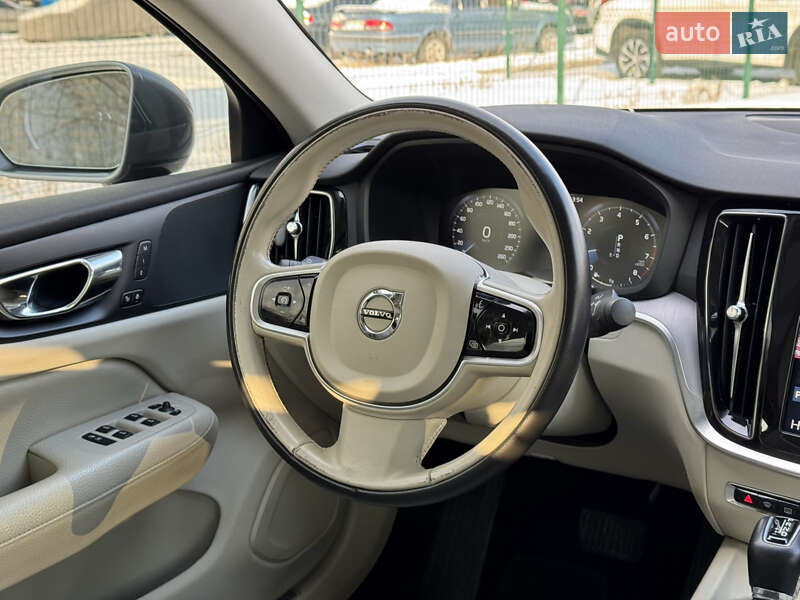 Седан Volvo S60 2019 в Киеве