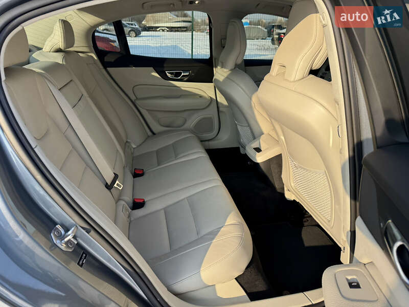 Седан Volvo S60 2019 в Киеве