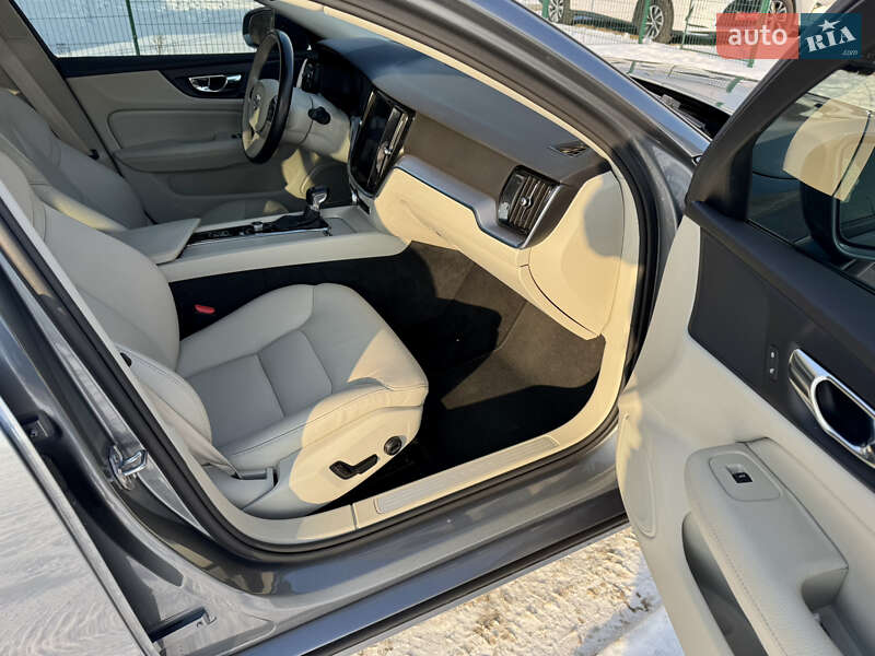 Седан Volvo S60 2019 в Киеве