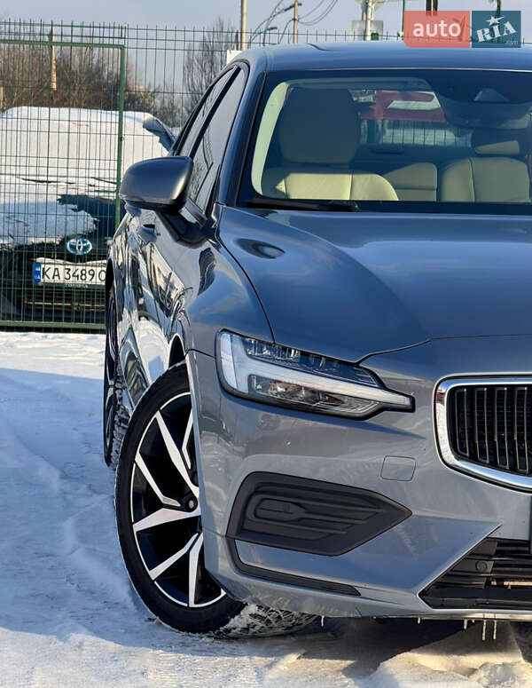 Седан Volvo S60 2019 в Киеве