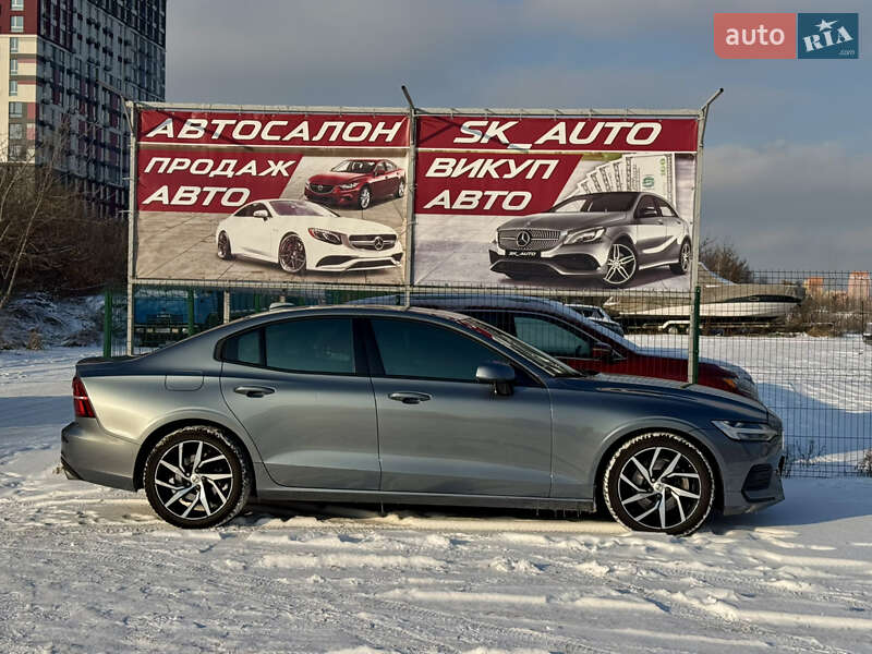 Седан Volvo S60 2019 в Киеве