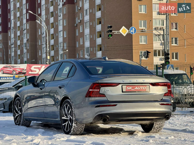 Седан Volvo S60 2019 в Киеве