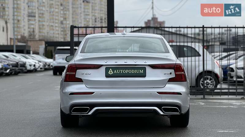 Седан Volvo S60 2021 в Киеве