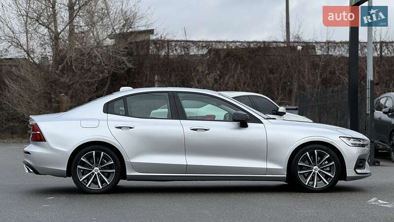 Седан Volvo S60 2021 в Киеве