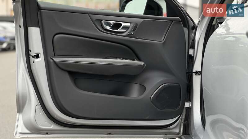 Седан Volvo S60 2021 в Киеве