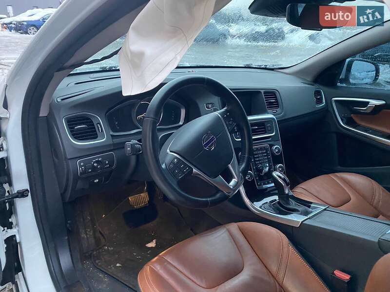 Седан Volvo S60 2018 в Львове