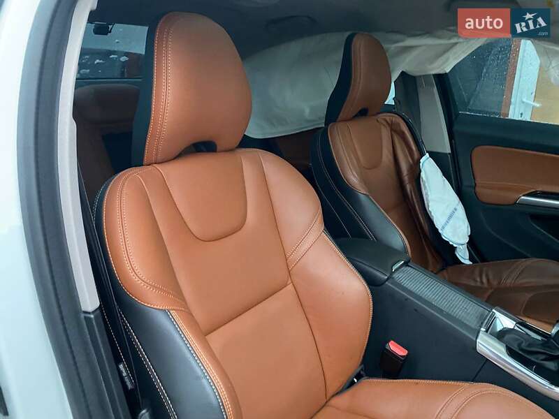 Седан Volvo S60 2018 в Львове