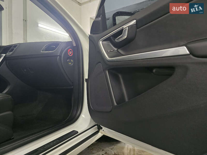 Седан Volvo S60 2015 в Житомире