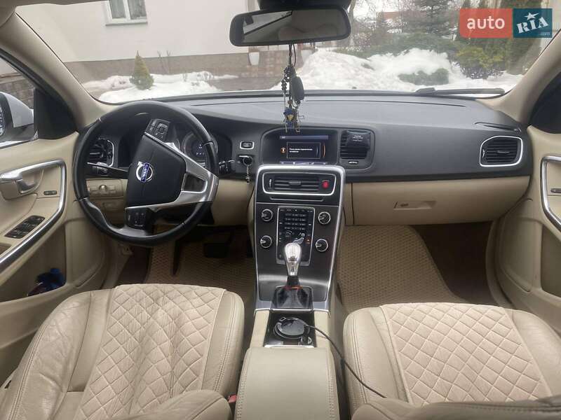 Седан Volvo S60 2013 в Новояворовске