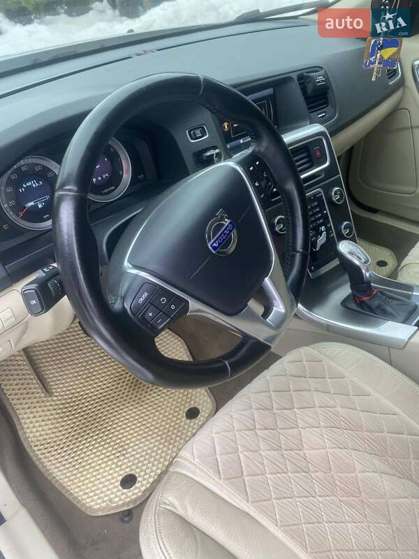 Седан Volvo S60 2013 в Новояворовске