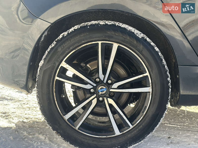 Седан Volvo S60 2011 в Львове