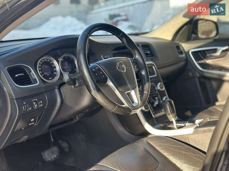 Седан Volvo S60 2011 в Львове