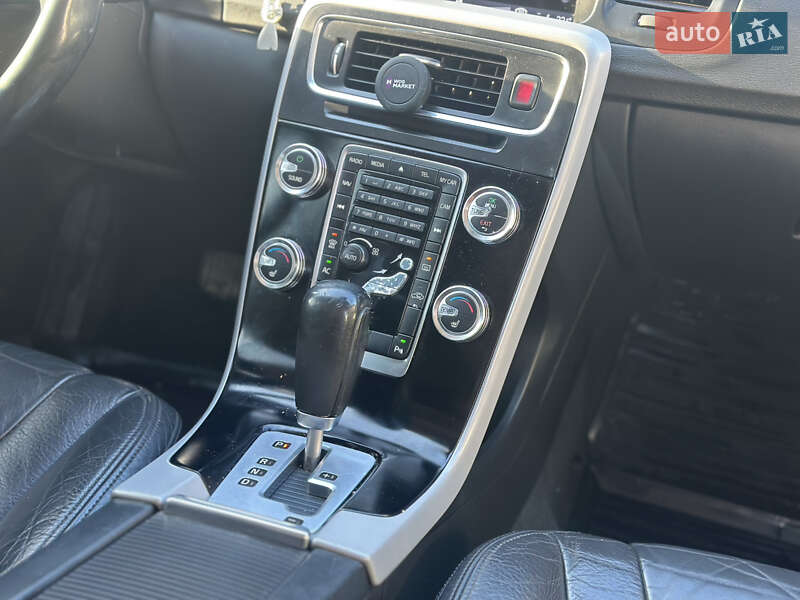 Седан Volvo S60 2011 в Львове