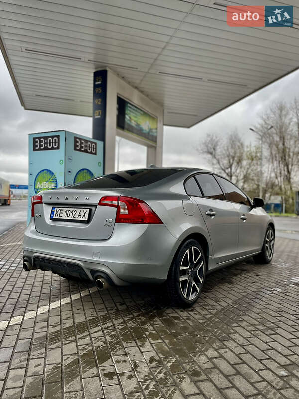 Седан Volvo S60 2016 в Львове