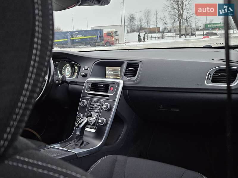 Седан Volvo S60 2015 в Киеве фото 39 Седан Volvo S60 2015 в Киеве