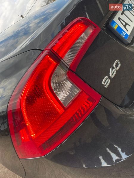 Седан Volvo S60 2012 в Калуше