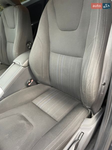 Седан Volvo S60 2012 в Калуше