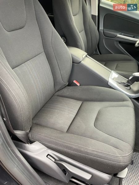 Седан Volvo S60 2012 в Калуше