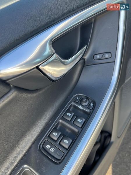Седан Volvo S60 2013 в Бучі