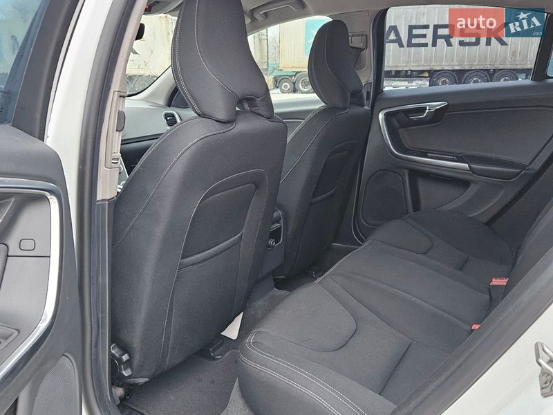 Седан Volvo S60 2015 в Киеве фото 49 Седан Volvo S60 2015 в Киеве