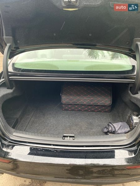 Седан Volvo S60 2019 в Житомирі