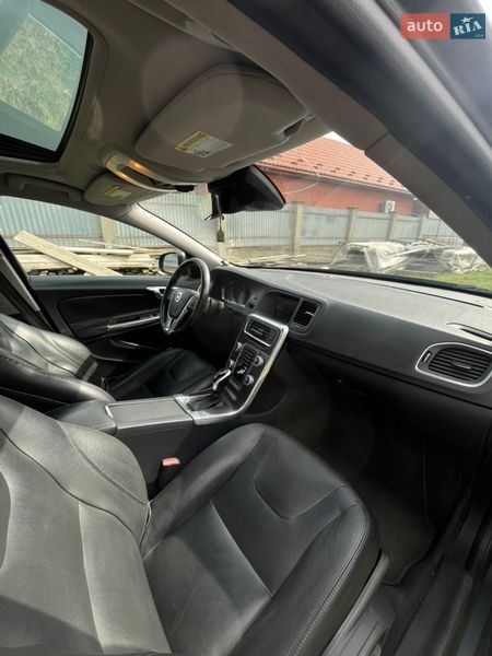 Седан Volvo S60 2015 в Мукачевому