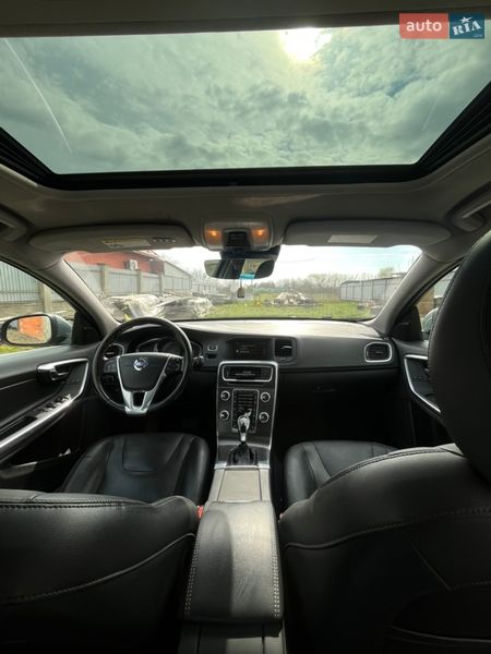 Седан Volvo S60 2015 в Мукачевому