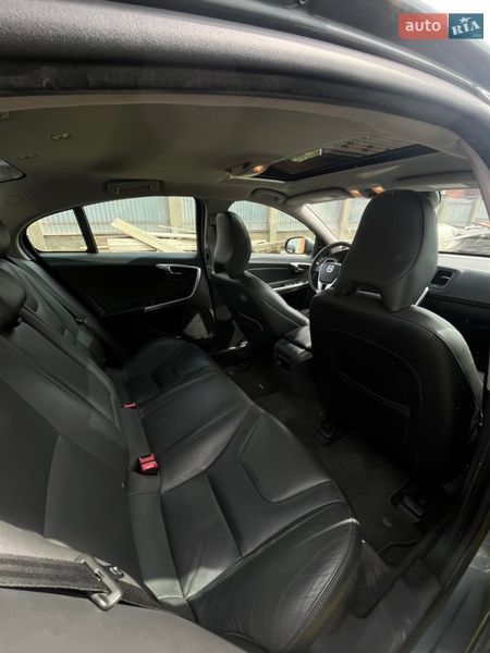 Седан Volvo S60 2015 в Мукачевому