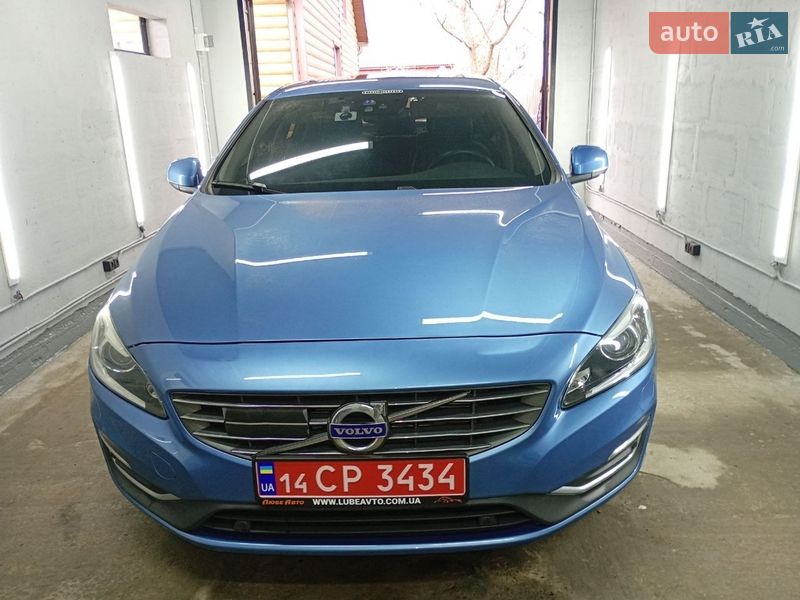 Седан Volvo S60 2015 в Рівному