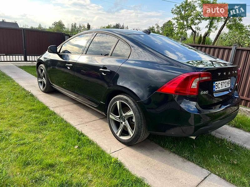 Седан Volvo S60 2012 в Львове
