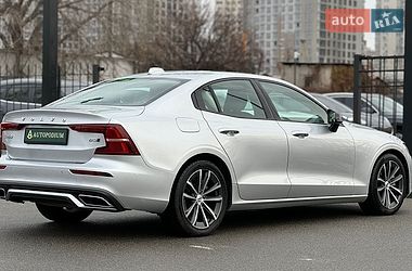 Седан Volvo S60 2021 в Киеве