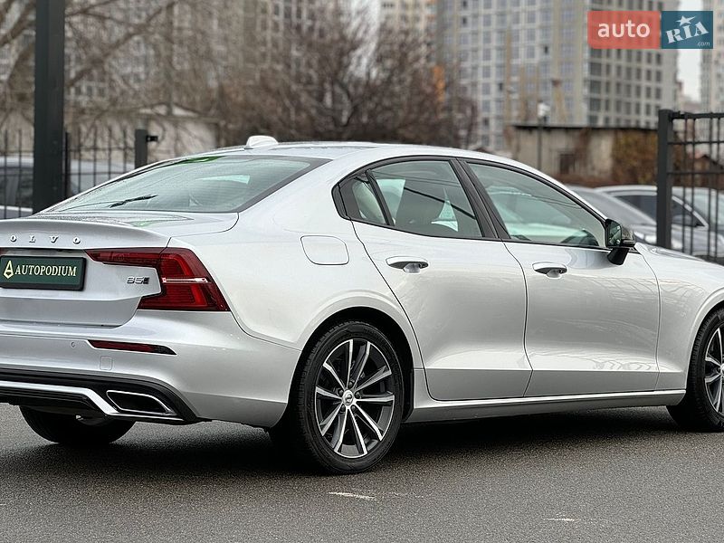 Седан Volvo S60 2021 в Киеве
