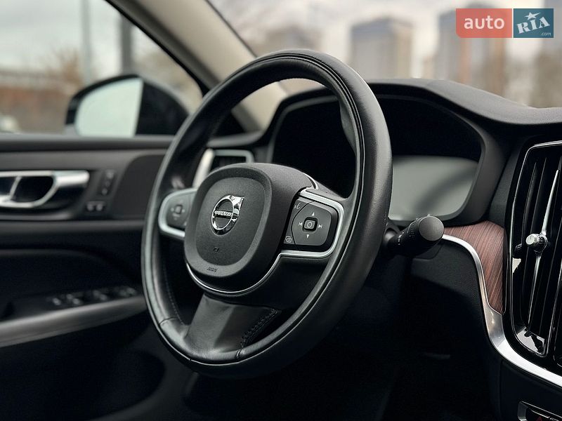 Седан Volvo S60 2021 в Киеве